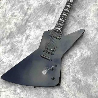 2020 New Style Custom Electric Guitar in Black with Guitar Logo Color and Shape Can be Customized