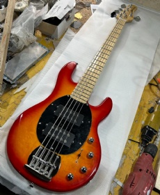 Custom 5 Strings Cherry Sunburst Electric Bass Guitar Maple Fretboard with Active Pickup and Black Pickguard