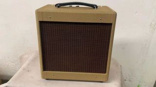 Custom Princeton 5F2A Champ Tone 10 Inch Eminence Speaker Handmade Guitar Amplifier Combo with Sloped Cabinet and Speaker Output Jack